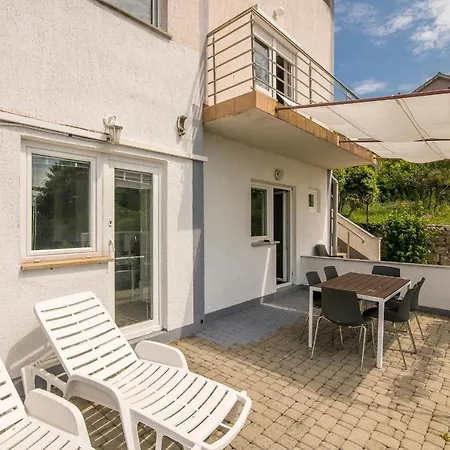M Apartman *
