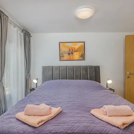 M Apartment *
