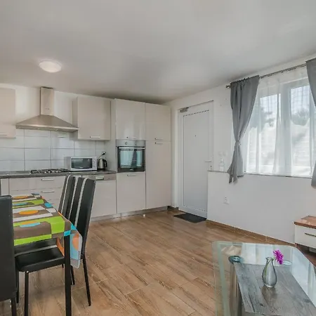 M Apartment *