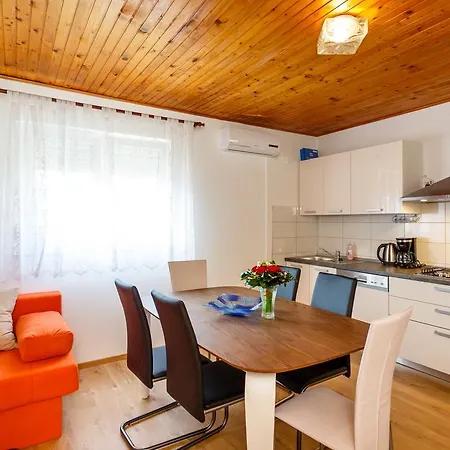 Apartment M *